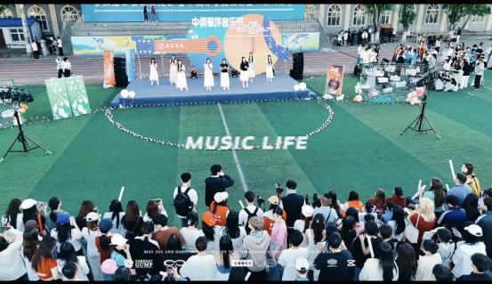 【中俄教育年】黑河学院举办第二届中俄大学生草坪音乐节暨毕业歌会